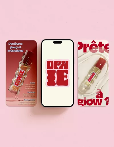 Identité visuelle audacieuse et moderne pour la marque de maquillage Ophie, packaging rouge et beige, typographie bold et design éditorial par Clemara Studio